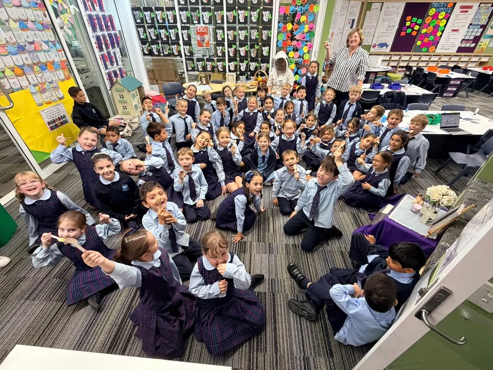 988068295934501_1787060799368576-1